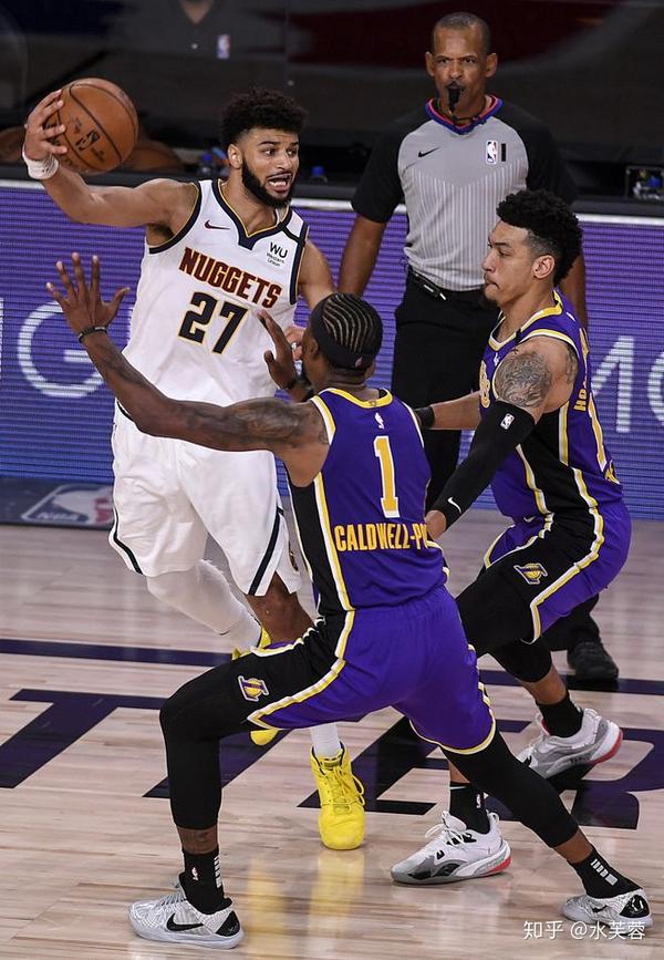 贝博体育- 酒醉的蝴蝶女声原唱 