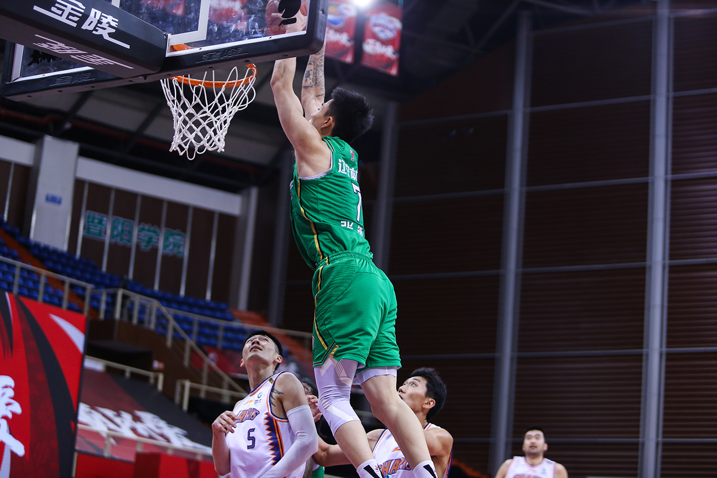 莱万多夫斯基遭遇五连败，塞尔维亚队教练面临压力！的简单介绍