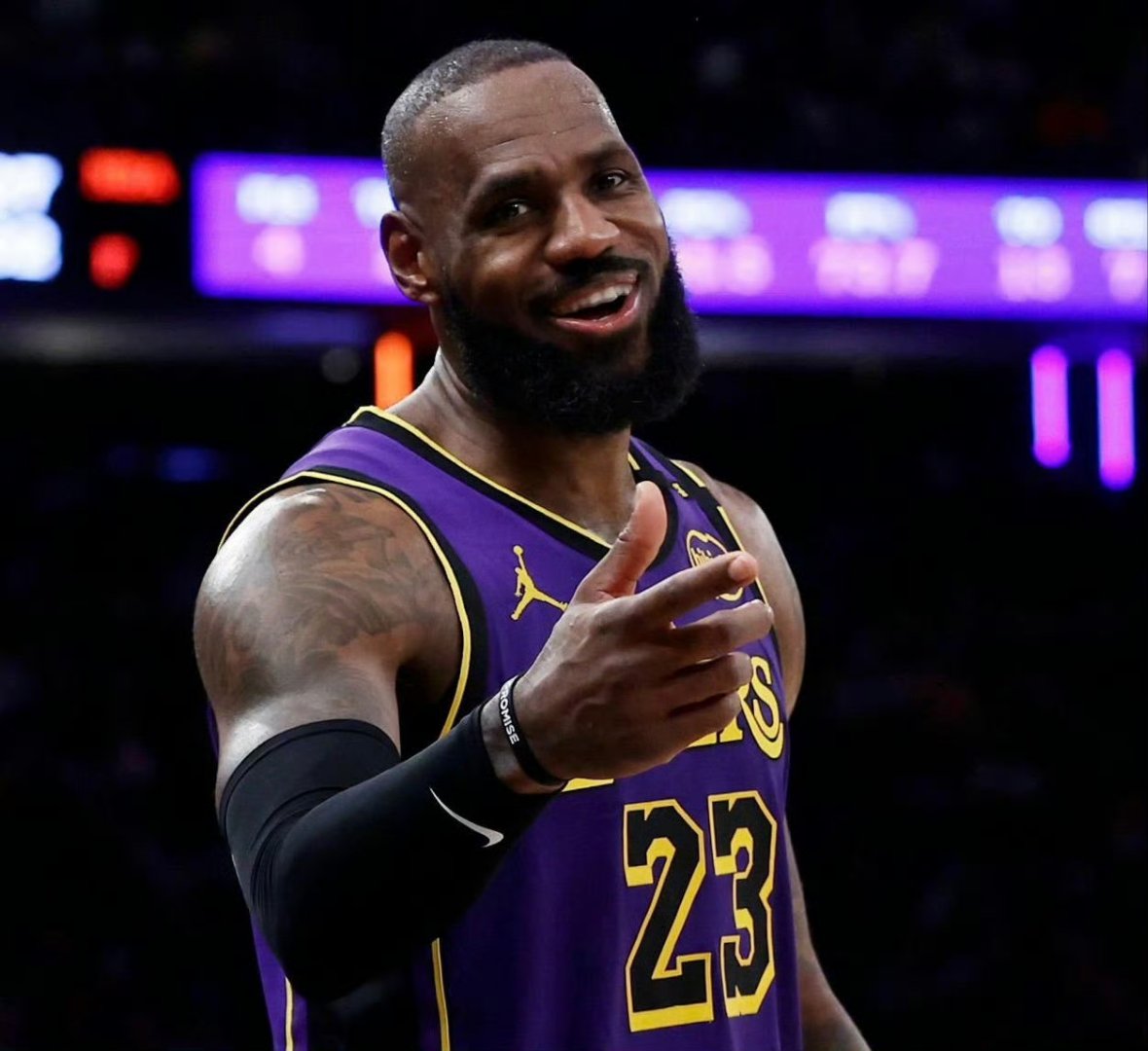 贝博-詹姆斯迎来十五赛季高光表现，掘金球迷沸腾！的简单介绍