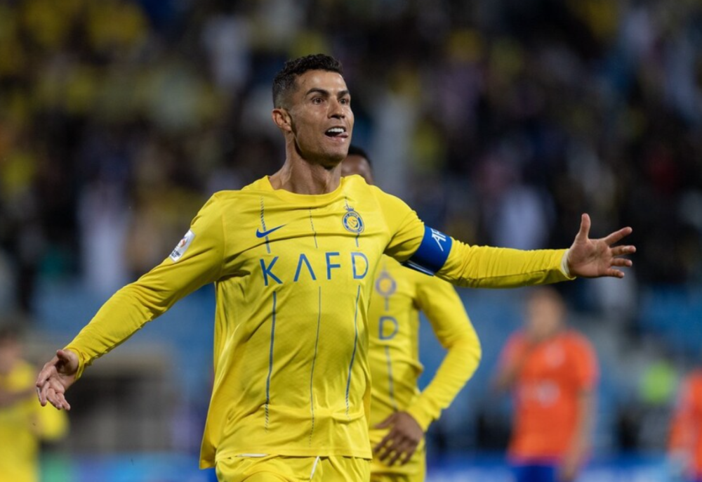 c罗在拜仁比赛中关键助攻,惊险取胜引发热议的是谁 c罗在拜仁比赛中关键助攻,惊险取胜引发热议的是谁